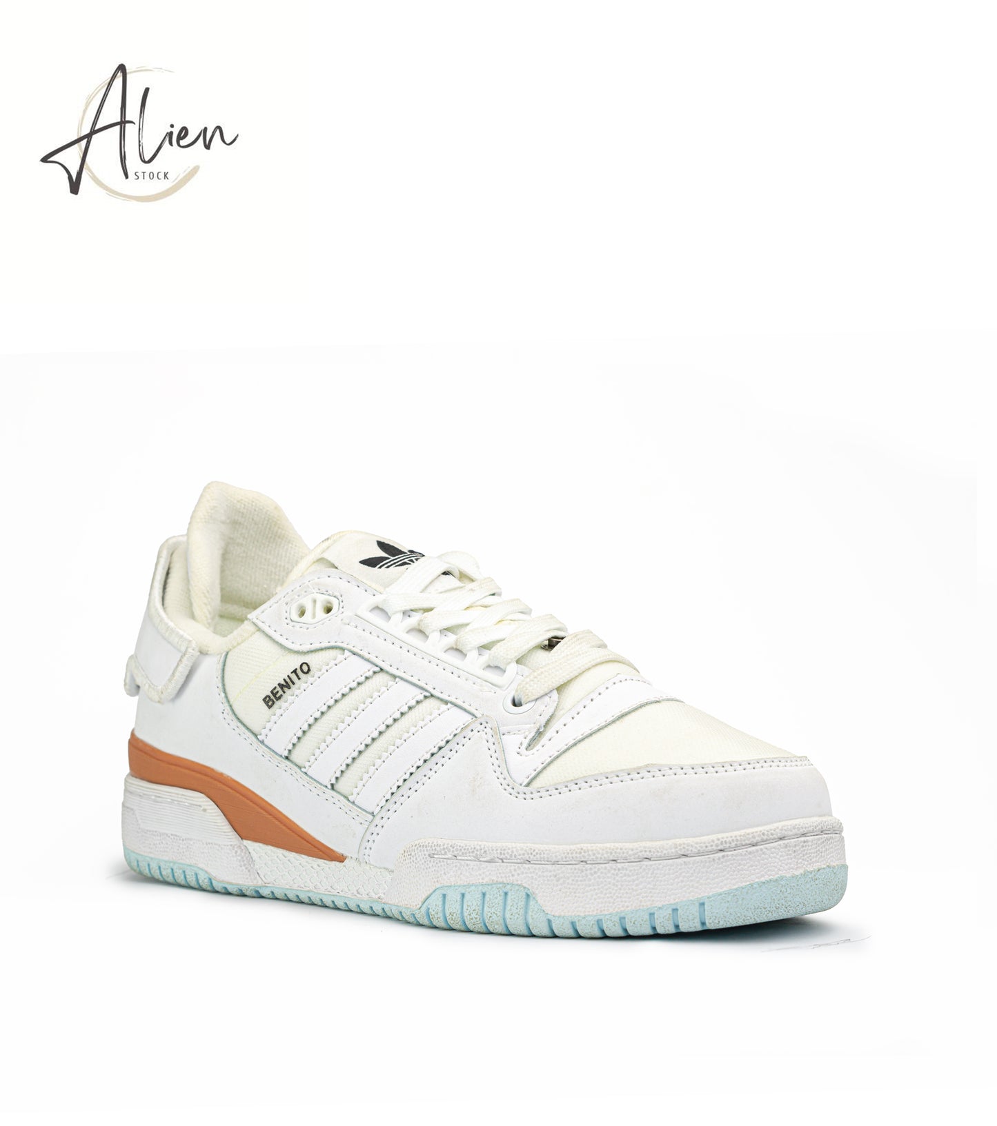 BENITO BAD BUNNY SNEAKERS BLACK AND WHITE