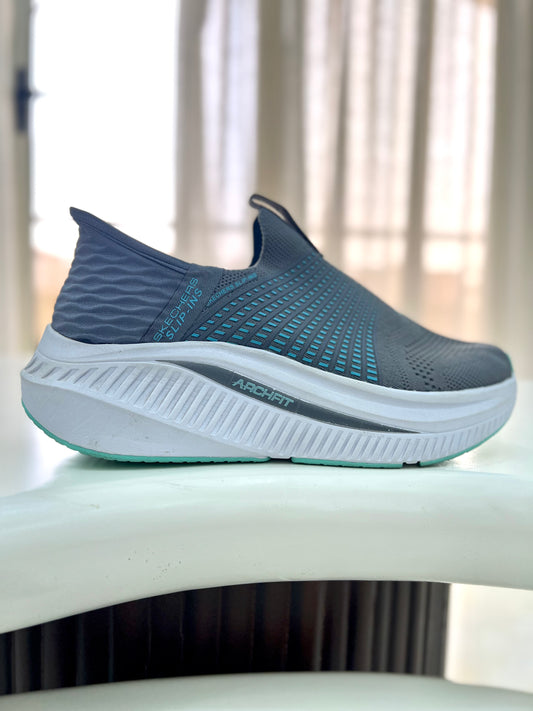 Skechers Women's Max Cushioning Arch Fit Fluidity Hands Free Slip-Ins sneakers
