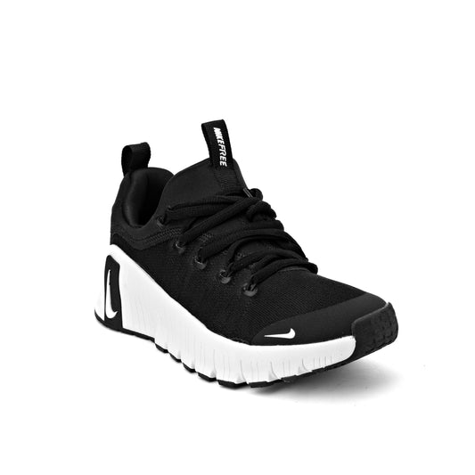 Free Metcon 6 women's training shoes in black and white