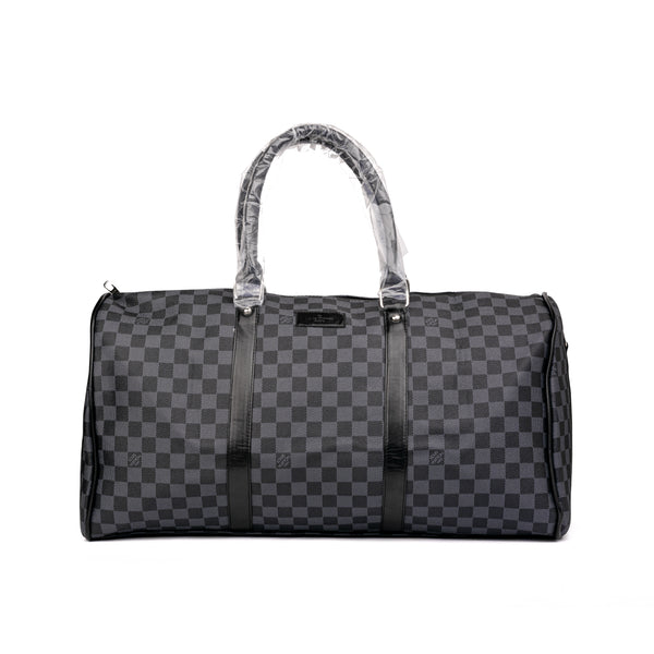 Louis Vuitton Damier Graphite Keepall duffle bag features the iconic black and grey checkerboard canvas with sleek black leather trim 50x30x25cm Unisex (grey)