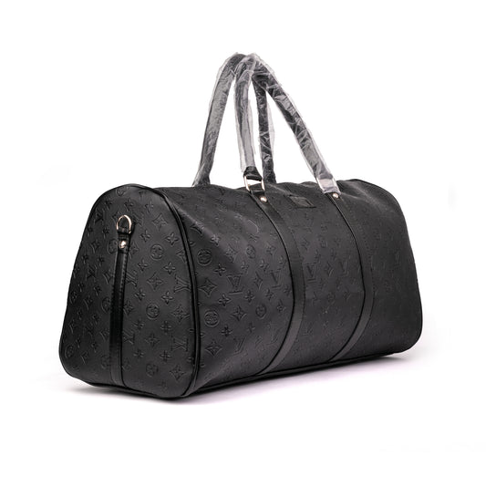 Louis Vuitton Keepall Bandoulière showcases an embossed monogram pattern and matte black hardware 50x30x25cm unisex (black-on-black)