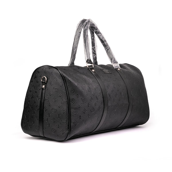 Louis Vuitton Keepall Bandoulière showcases an embossed monogram pattern and matte black hardware 50x30x25cm unisex (black-on-black)