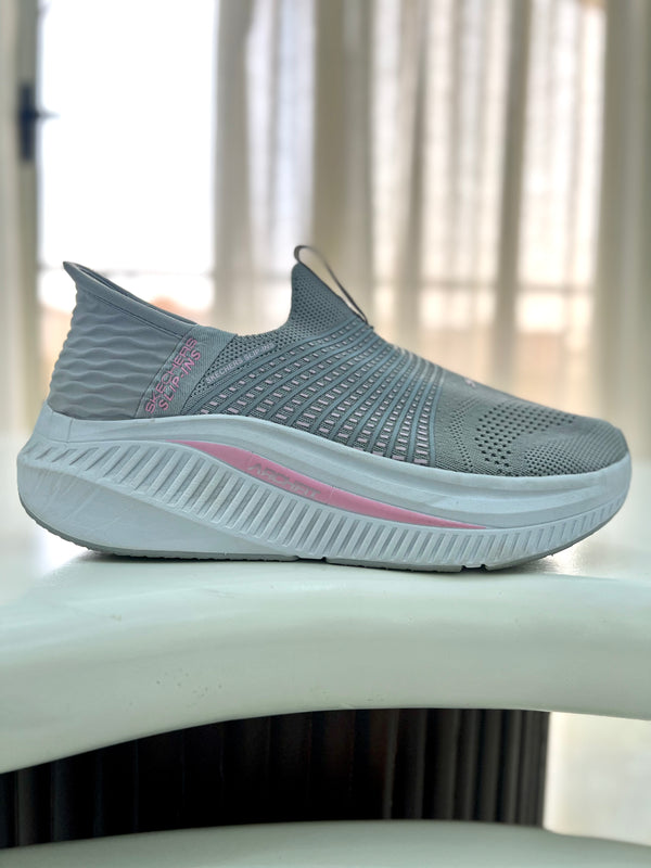 Skechers Women's Max Cushioning Arch Fit Fluidity Hands Free Slip-Ins sneakers