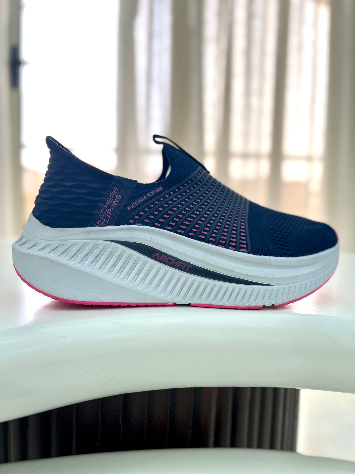 Skechers Women's Max Cushioning Arch Fit Fluidity Hands Free Slip-Ins sneakers