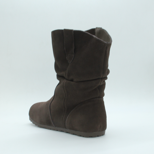 UGG suede boots in a Dark brown