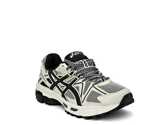 ASICS Gel-Kahana 8 trail running shoe in a cream/sand and black