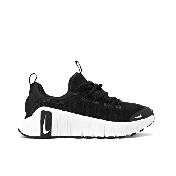 Free Metcon 6 women's training shoes in black and white