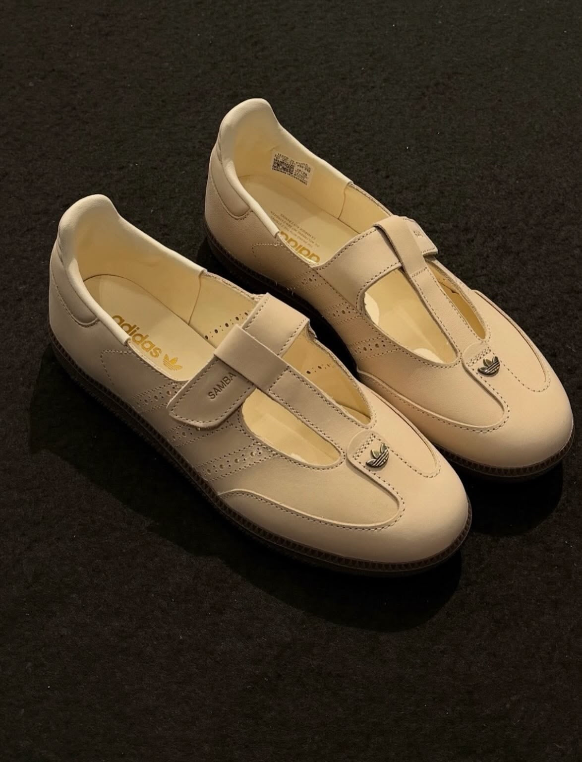 Samba Mary Jane-style strap shoes “ beige “ featuring a unique
