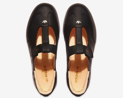 Samba Mary Jane-style strap shoes “ Black “ featuring a unique
